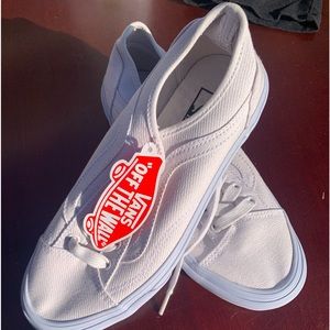 Vans women’s size 7.5 new with tags.